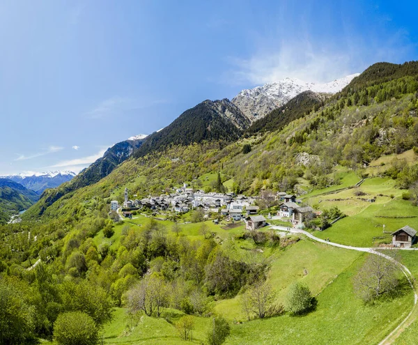 瑞士Soglio山村的全景航空图像 它被誉为瑞士最美丽的村庄之一 — 图库照片
