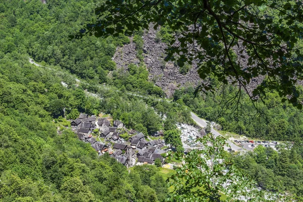 Village Montagne Foroglio Haute Montagne Comme Nid Entouré Vert Luxuriant — Photo