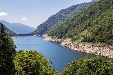 Lago di Vogorno, ayrıca Valle Verzasca, Ticino Canton, İsviçre 'de bir rezervuar.