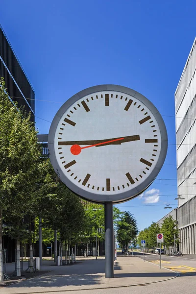 Wankdorf Szwajcaria Lipca 2021 Ogromny Zegar Cyfrowy Siedzibie Szwajcarskiej Państwowej — Zdjęcie stockowe