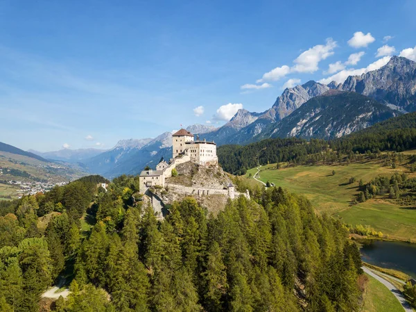 Vista Aérea Del Castillo Tarasp Construido Siglo Los Alpes Suizos —  Fotos de Stock