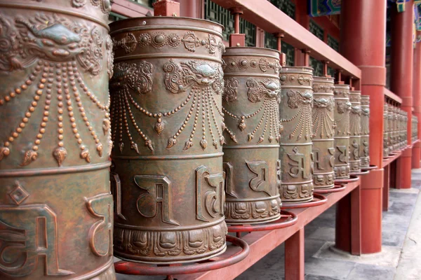 Gebetsmühlen des tibetischen Buddhisten — Stockfoto