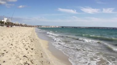 Mayorka sahil plaj sıçramasına dalgalar