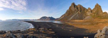 İzlanda 'da sonbahar renginde Hvalnes Sahili Panoraması