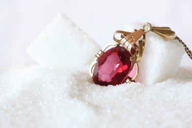 Crystal şeker kırmızı yakut mücevher