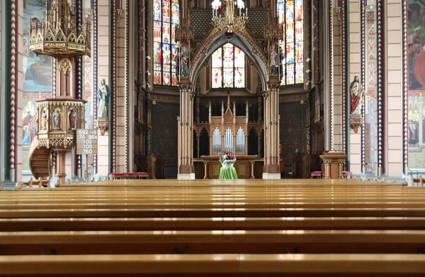 The interior of a catholic church in europe — Stock Photo, Image