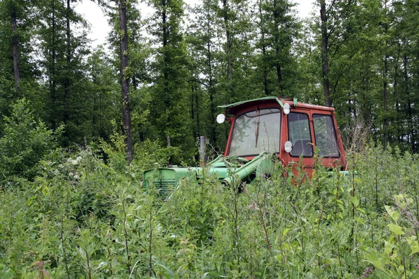 Abandoned old tractor — Stock Photo, Image