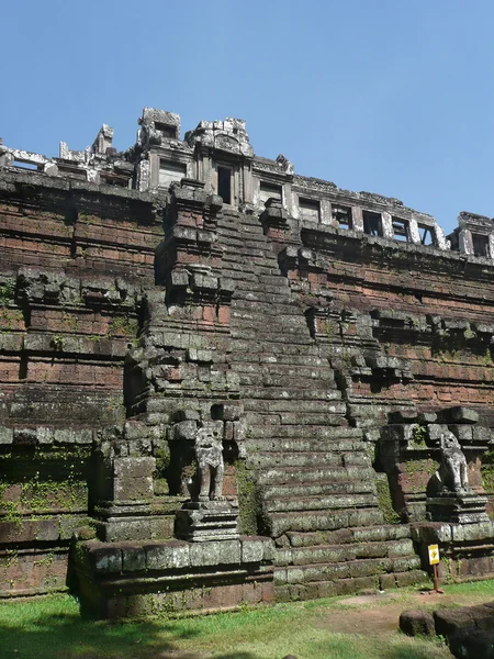 Pyramid Ruins in Angkor Wat, Cambodian — Stock Photo, Image