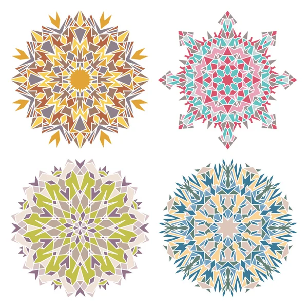 Ensemble de quatre mandalas géométriques — Image vectorielle