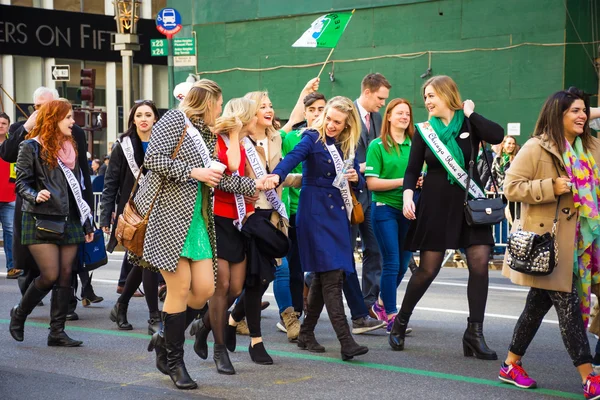 Panie, St Patricks Day Parade — Zdjęcie stockowe