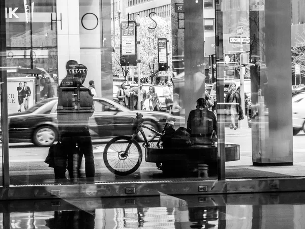 Cidade ocupada preto e branco — Fotografia de Stock