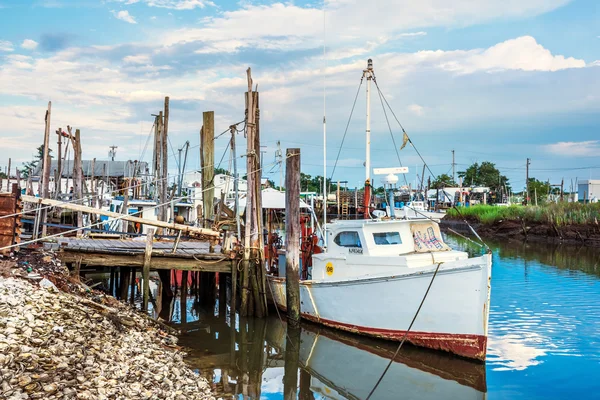 Clam boot Shoal Harbor — Stockfoto