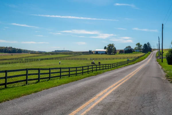 Eine Landstraße Führt Durch Ackerland Der Ruine Glen Rock Pennsylvania — Stockfoto