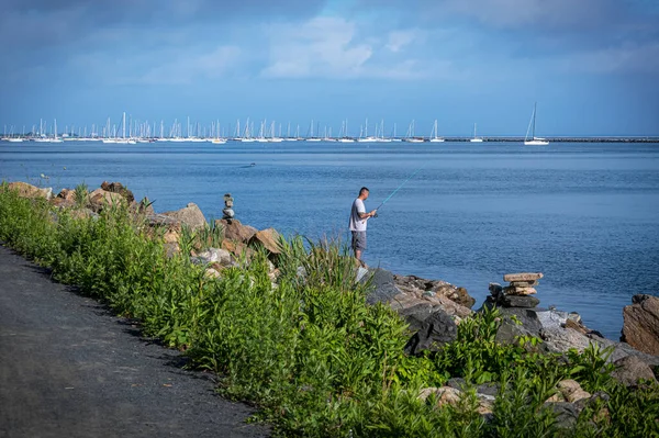 Atlantic Highlands New Jersey June Man Fishing Sandy Hook Bay — Stock Photo, Image