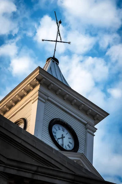 Interesting Clock Tower Weathervane Classic Building Freehold New Jersey — Stock Photo, Image