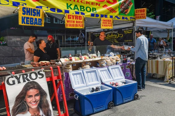 New York August Street Festival Shish Kabob Stand Taking Orders — Stock fotografie