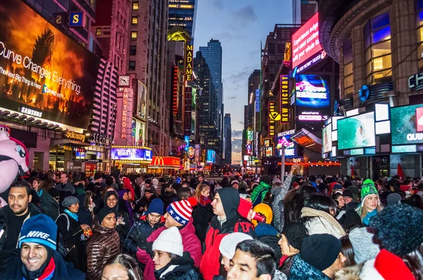 Yeni yıl arifesinde kalabalık 2014 — Stok fotoğraf