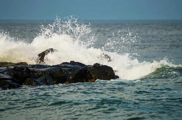 Wave raster på bryggan — Stockfoto