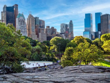 Ekim 2005 'te New York' ta Central Park 'a bakan binalar.