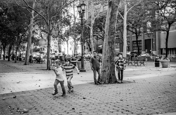 Děti hrají East Side — Stock fotografie
