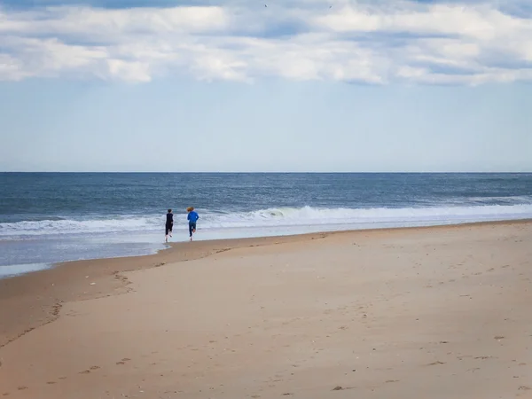 Berlari di pantai — Stok Foto