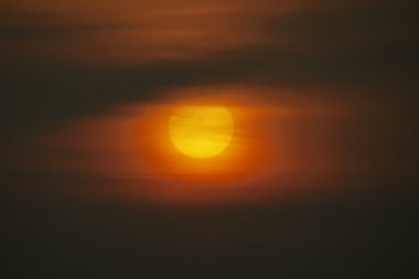 Karanlık gökyüzü arka plan günbatımı