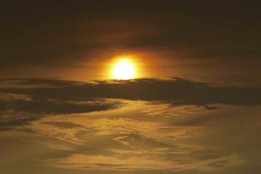 Karanlık gökyüzü arka plan günbatımı