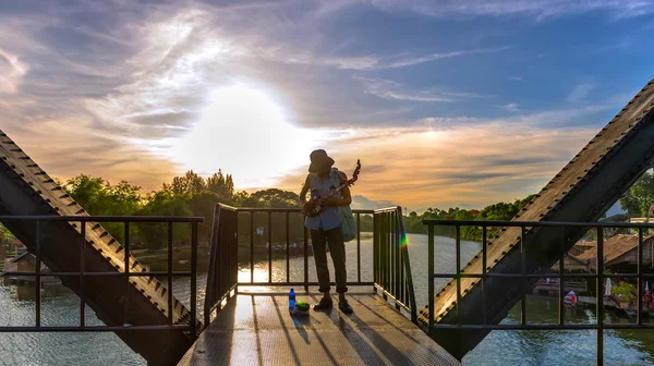 Auringonlasku Kwai-joella — kuvapankkivalokuva