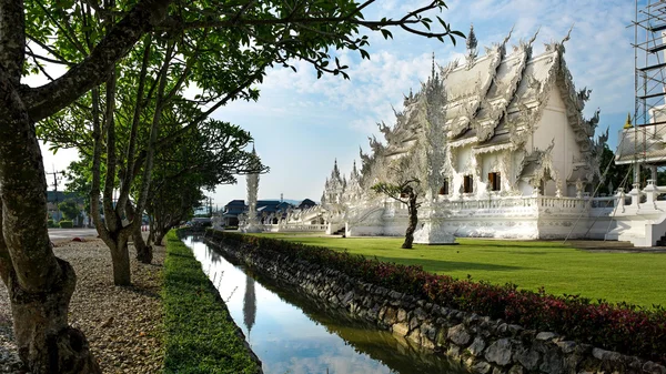 Biała świątynia w chiang rai — Zdjęcie stockowe