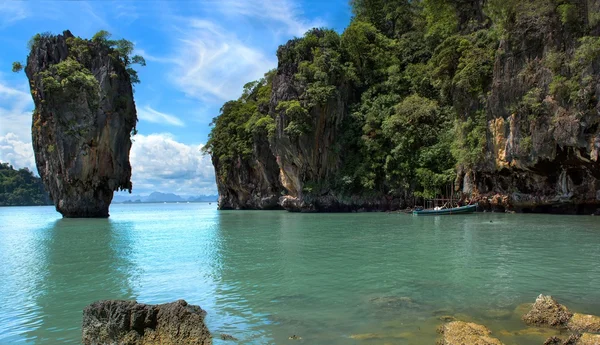 Тайское море и остров — стоковое фото