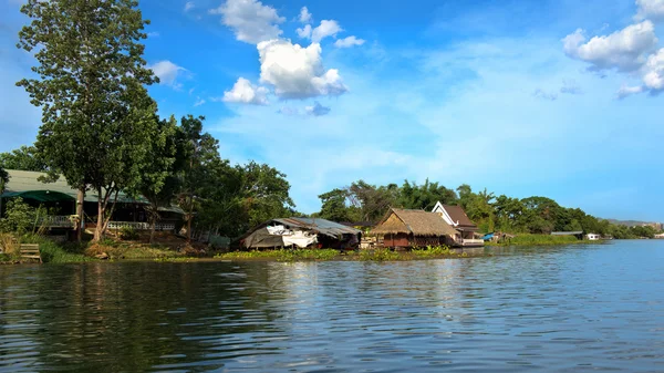 Kanchanaburi - Miasto nad rzeką — Zdjęcie stockowe