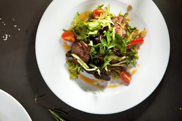 Пряный салат из телятины — стоковое фото