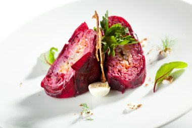 Katmanlı ringa balığı salatası