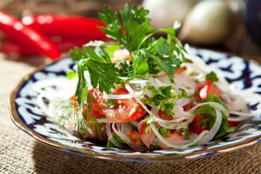 Geleneksel Özbek salata