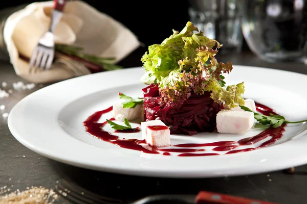 Insalata di barbabietole con formaggio di capra — Foto Stock