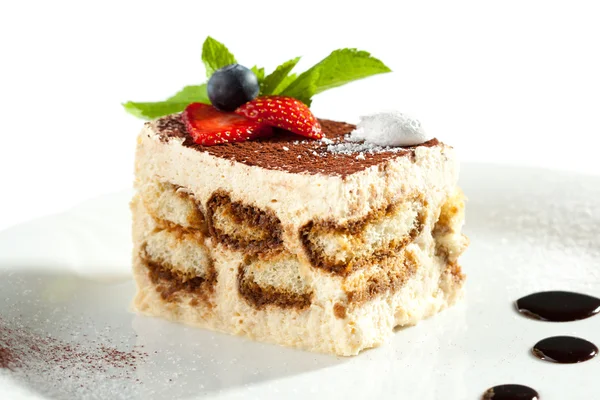 Tiramisu dessert med bär — Stockfoto