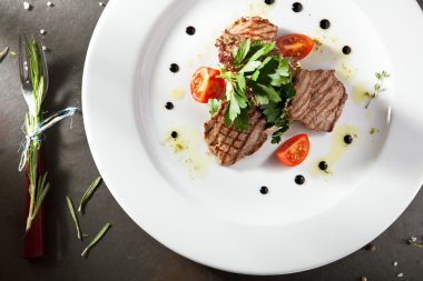 Dana eti ile Olivier salatası