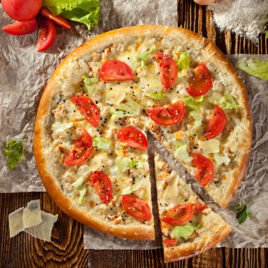 Mozarella ve domates Pizza