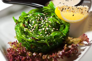 chuka yosun salatası