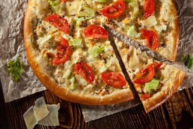 Mozarella ve domates Pizza