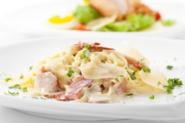 geleneksel spagetti carbonara