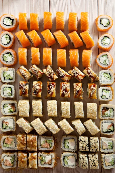 Uppsättning av Maki Sushi — Stockfoto