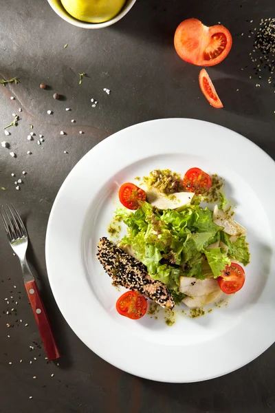 Sezamová pečený lososový salát — Stock fotografie