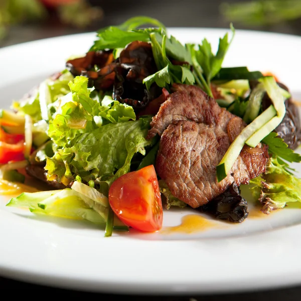Spicy Veal Salad — Stock Photo, Image