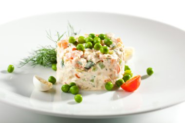 Tavuk ve yumurta salatası