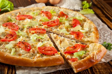 Mozarella ve domates Pizza