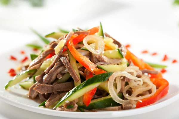 Ensalada con ternera — Foto de Stock