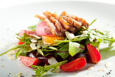 Meyve salatası ördek