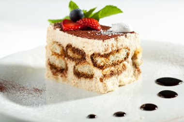 tiramisu tatlı çilek ile