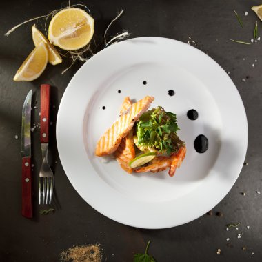 Deniz ürünleri salatası Olivier